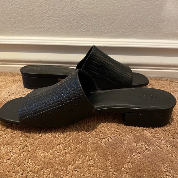 Women’s Black Textured Slide Sandals New Size 9.5 vegan Nordstrom Rack - Picture 1 of 10